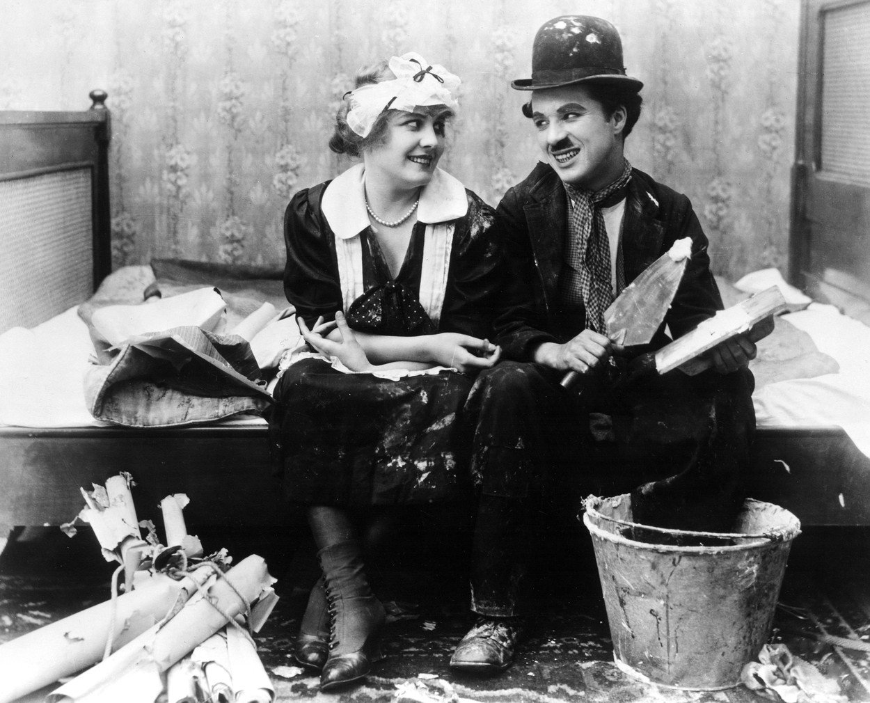 Charlie Chaplin and Edna Purviance in Work (1915)
